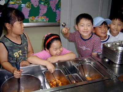 하려는 사람이 많아서 경쟁이 심한 급식당번 